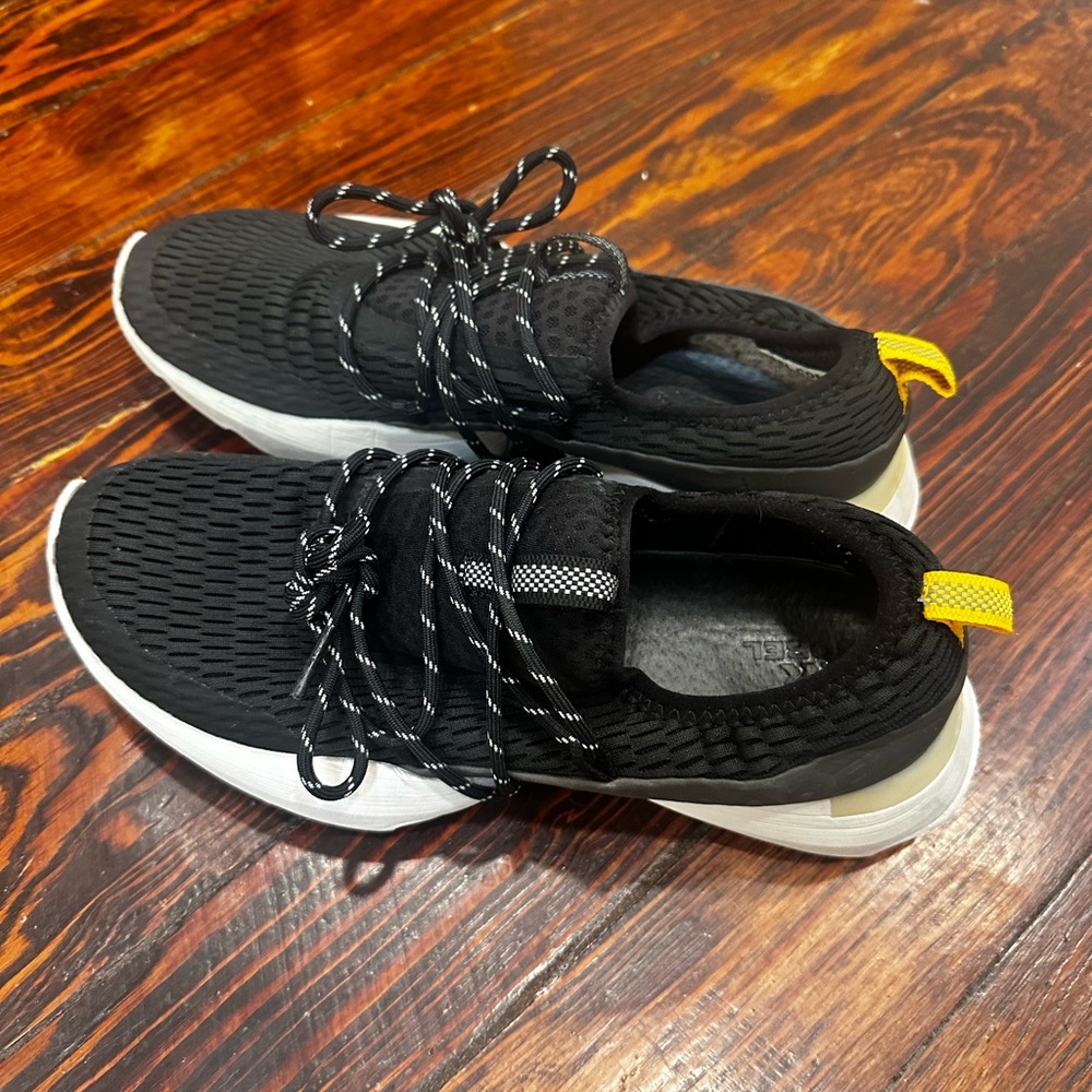 Sorel Kinetic Impact Sneakers size 8.5